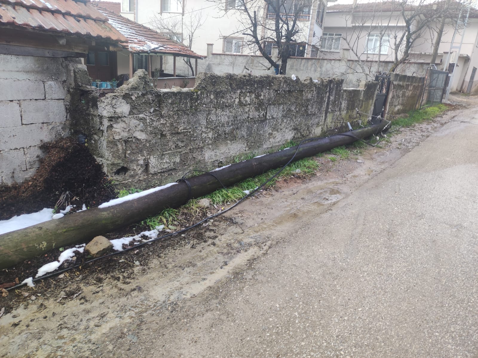 Mahalleli Kesilen İnternetin Yapılmasını bekliyor