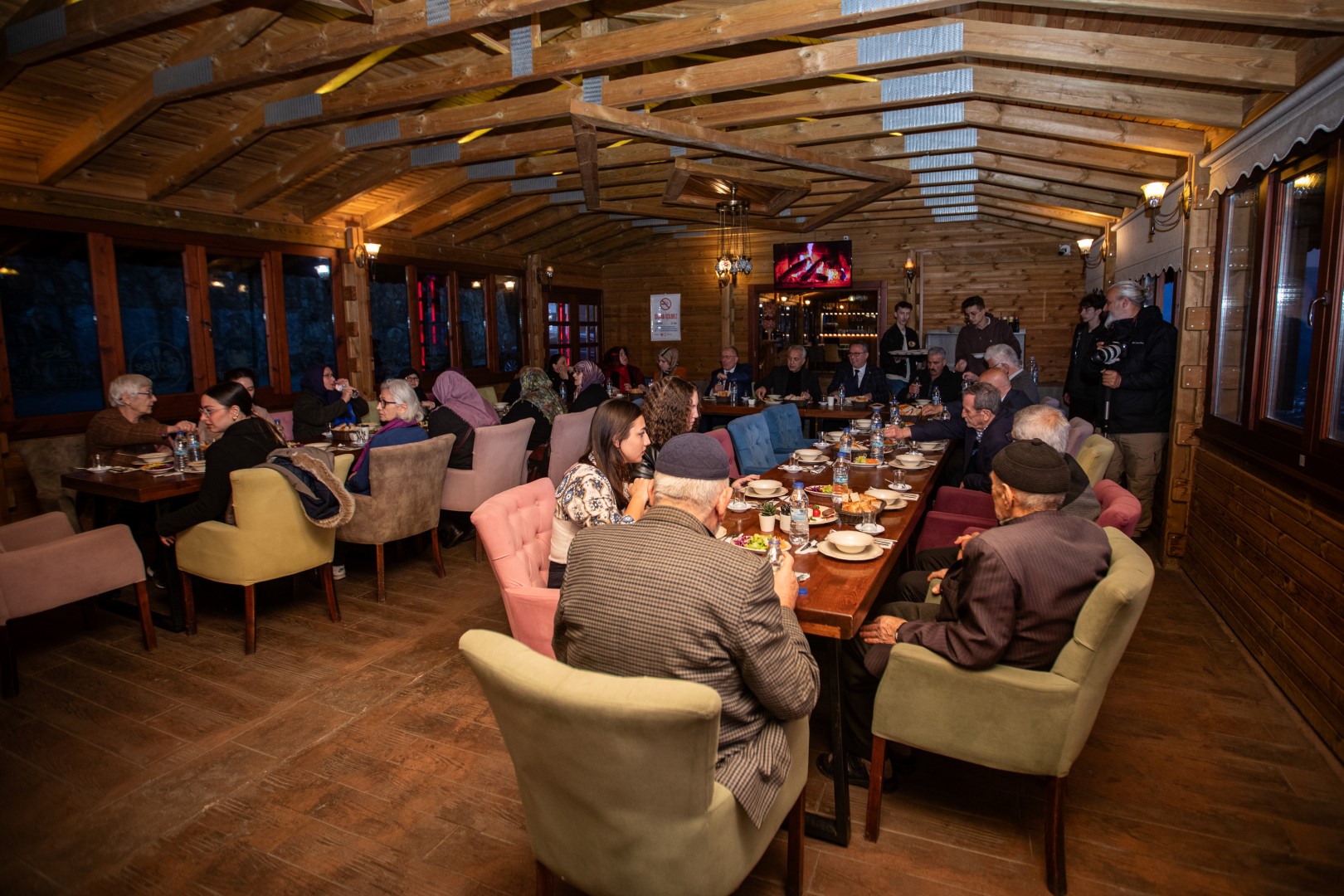 BAŞKAN BABAOĞLU İLK İFTARI HUZUR EVİ SAKİNLERİYLE AÇTI