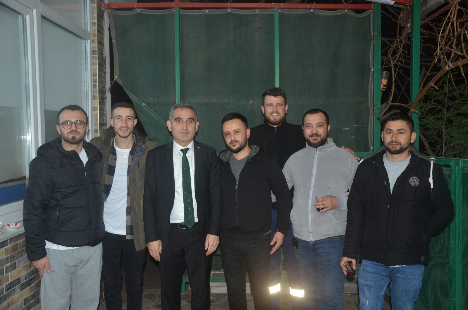 CHP Hendek Belediye Başkan Adayı Nihat Bayraktar, Meclis üyesi adayları ile Puna Ortaköy Mahallesinde ile bir araya geldi. 