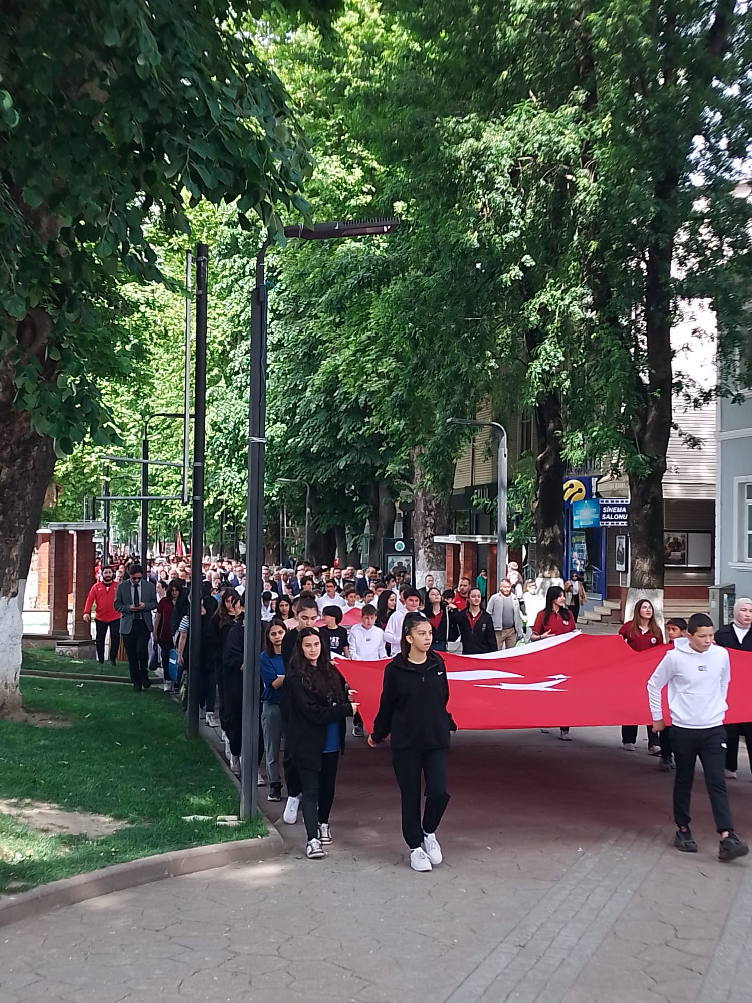 19 MAYIS HENDEK´TE COŞKUYLA KUTLANDI