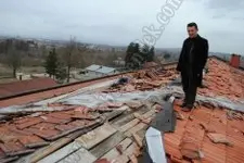 Haber: Rüzgar, okul çatisini uçurdu - Öne Çıkan