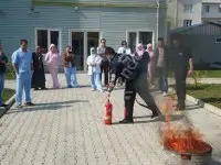 Huzur evi personelineyangin ve kurtarma eğitimi verildi.