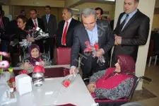 Haber: Vali büyük huzur evini ziyaret etti - Öne Çıkan
