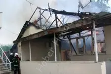 Lodosun etkisi ile bir ev yanarak kullanilamaz hale geldi