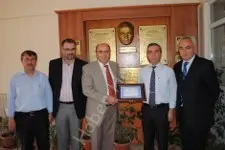 Haber: Atikehanim ilköğretim müdürü kamil duman, dekan karakuş’a teşekkür - Öne Çıkan