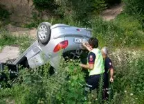 Hendek’teotomobil şarampole uçtu