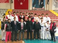 Haber: Hendek'li karateciler altin vuruşta altinlari topladilar - Öne Çıkan