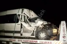Haber: Akaryakit istasyonuna dalan otomobil kamyon altina girdi - Öne Çıkan