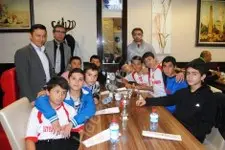 Haber: Atikehanim ortaokulu aile birliği başkani abidin kiliç’tan sporculara yemek - Öne Çıkan