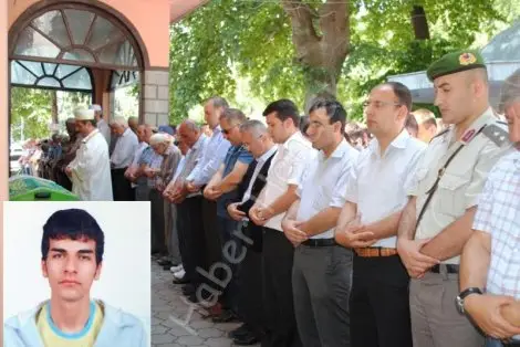 Trafik kazasinda hayatini kaybeden gençson yolculuğuna uğurlandi