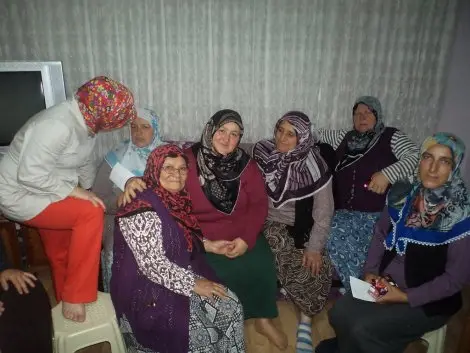 Haber: Ak partili kadinlar hiz kesmiyor - Öne Çıkan