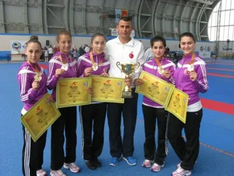 Haber: Avrupa şampiyonu karateciler ziyaretlere başliyor - Öne Çıkan