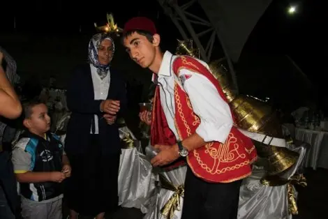 Haber: Hendekliler soğuk şerbetle serinliyor - Öne Çıkan