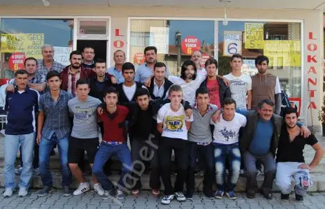 Esnaf odasi başkan adayi topçu,futbolcular ile yemekte bir araya geldi