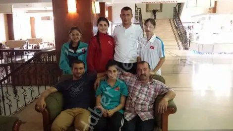 Karateciler madalya aşkina
