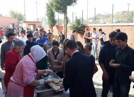 Ticaret meslek lisesi, öğrenci meclisinden aşura ikrami