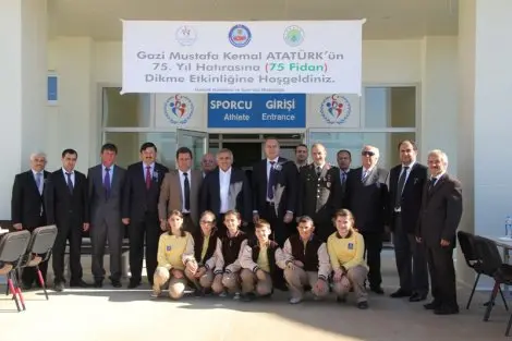 Haber: Hendekte 75.inci yilda 75 fidan - Öne Çıkan