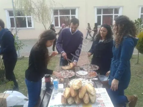 Haber: üniversite öğrencilerinden hamsi şenliği - Öne Çıkan