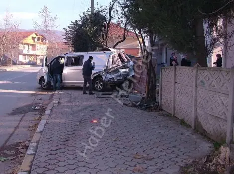Haber: Hendekte 3 aracin kariştiği kazada maddi hasar meydana geldi - Öne Çıkan