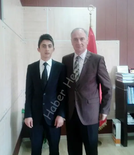 Haber: Anadolu lisesi öğrenci başkani selim solak il milli eğitim müdürü selim yavuz sandikçi’yi ziyaret etti. - Öne Çıkan