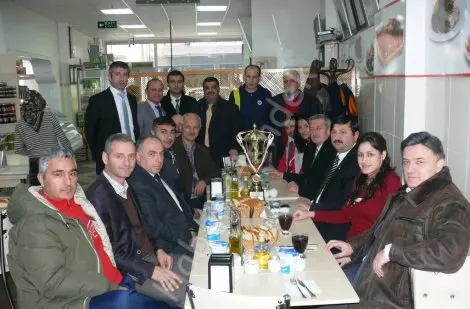 Haber: şampiyon şehit mahmutbey yemekte buluştu - Öne Çıkan