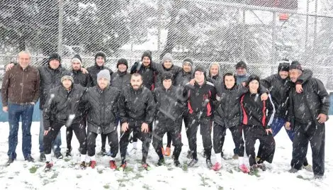 Hendekspor kar yağişi altinda ter atti