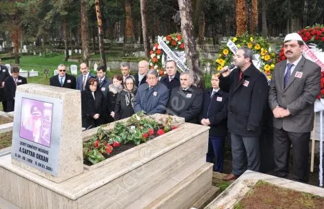 Haber: şehit emniyet müdürü gaffar okkan kabri başinda anildi - Öne Çıkan