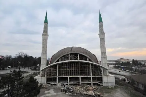 Haber: Rasimpaşa camii’ in kubbesi tamamlandi - Öne Çıkan
