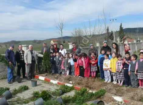 Kazimiye cumhuriyet ortaokulundan “her çocuk bir fidan kampanyasi”