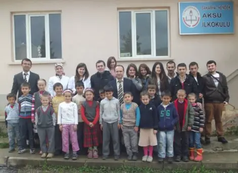 Genç öğretmen adaylarindan hendek’te sağlik taramasi