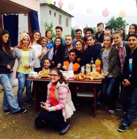 Haber: Taburcu edilen atiş'a arkadaşlarindan sürpriz karşilama - Öne Çıkan