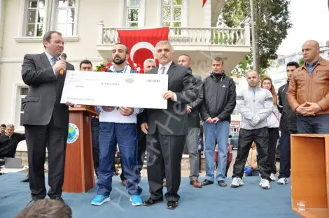 Avrupa üçüncüsü özel’e özel karşilama