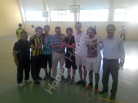 Haber: Hendek anadolu lisesinden futbol resitali - Öne Çıkan