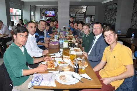 Haber: Tutkunlar yapi şampiyonlarla yemekte buluştu - Öne Çıkan