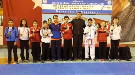 Haber: Hendek'li karateciler kütahya’yi salladi - Öne Çıkan