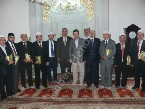 Ezan okuma yarişmasi birincisi geyve’den