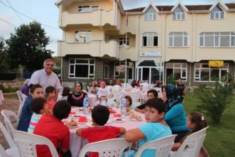 Haber: Hendek belediyesi iftar programlarina devam ediyor. - Öne Çıkan