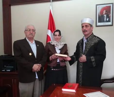 Haber: Müslüman oldu ve zehra ismini aldi - Öne Çıkan