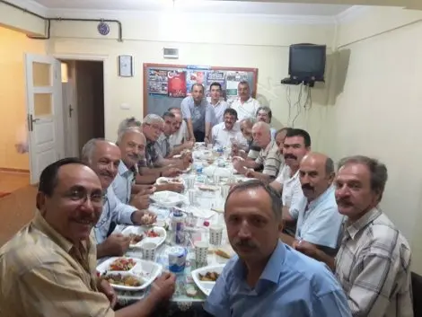 Haber: Hendek türk eğitim-senden okul müdürüne veda yemeği - Öne Çıkan
