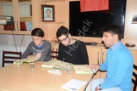 Haber: Hendek ülkü ocaklari şehitler için kuran okuyarak dua etti - Öne Çıkan