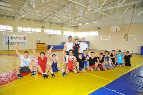 Haber: Hendekli 3 güreşçi milli takimda - Öne Çıkan
