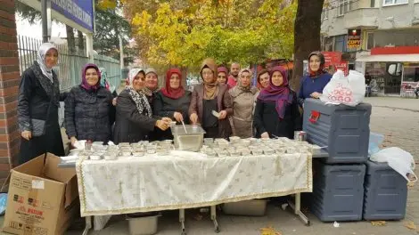 Haber: Ak parti hendek aşure ikram etti - Öne Çıkan