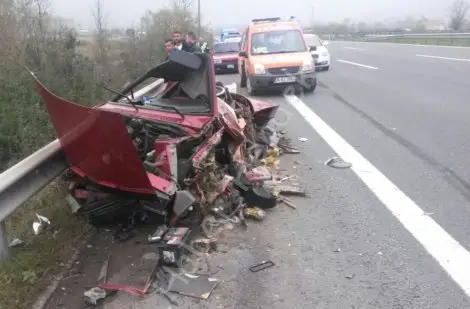 Tem’de tir, otomobile çarpti: 2 ölü, 2 yarali
