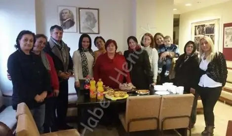 Chp kadin kollari başkanina sürpriz doğum günü