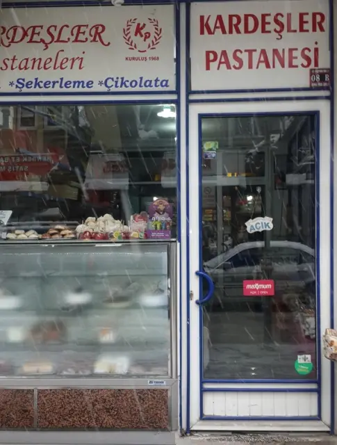 Kardeşler Pastanesi ; Haberhendek’in 7.kuruluş yıldönümünü kutlarız