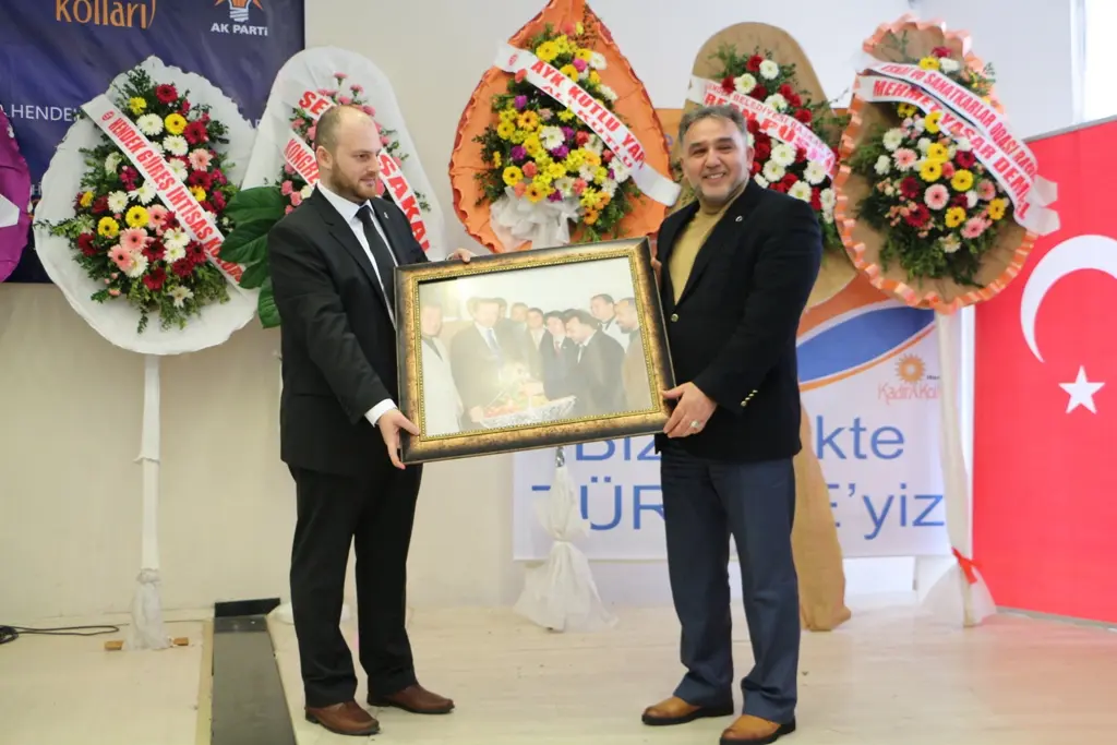 Haber: Ak Parti Hendek Gençlik Kollarında Yeni Başkan Muhammet Erci - Galeri-8