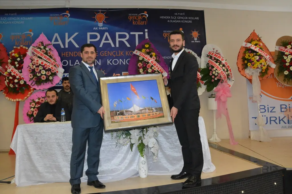 Haber: Ak Parti Hendek Gençlik Kollarında Yeni Başkan Muhammet Erci - Galeri-2