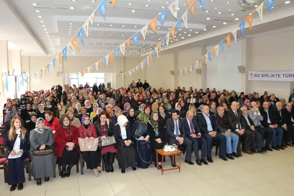 Haber: Ak Parti Hendek’te Emine Tosun Güven Tazeledi - Galeri-1