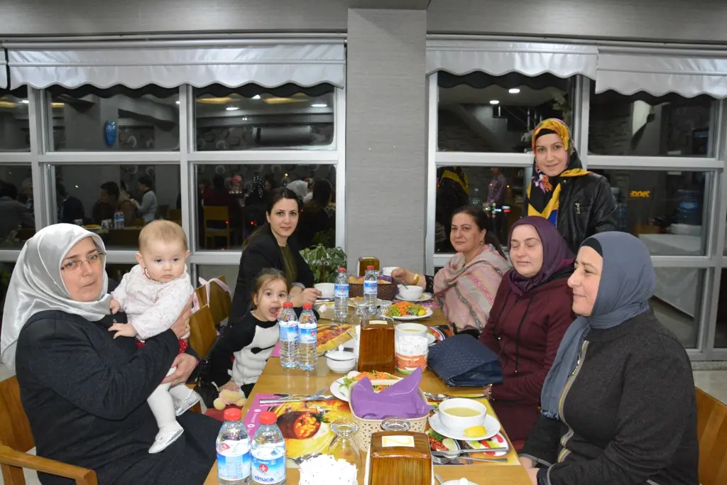 Haber: MHP Hendek İlçe Teşkilatı yemekte bir araya geldi - Galeri-5