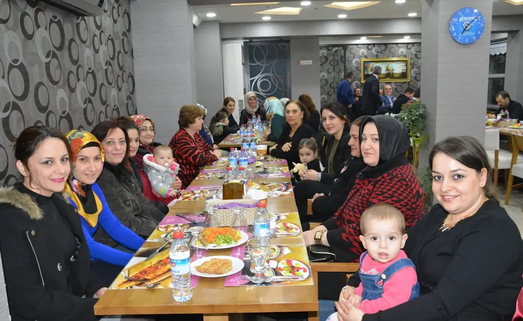 Haber: MHP Hendek İlçe Teşkilatı yemekte bir araya geldi - Galeri-2